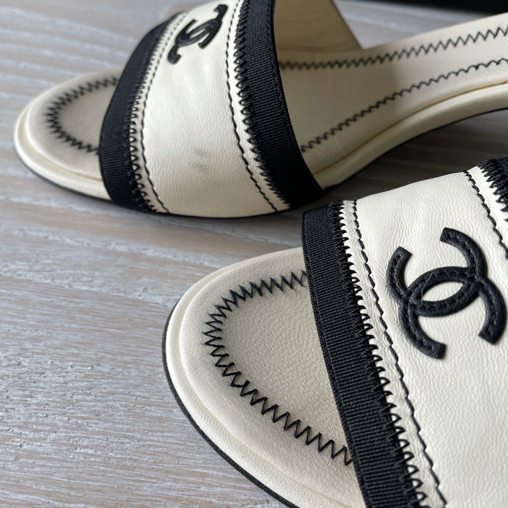 CHANEL White Leather Embroidered CC Slide Mules 39 - Picture 7 of 14